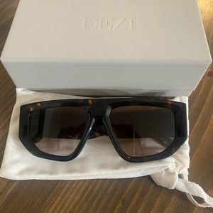 Dezi backtrack sunglasses